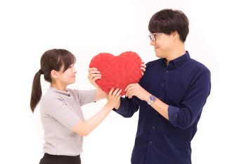 恋愛中の男性心理とその行動は 本気で脈ありな女性に対してとる行動は 心理学を貴方に